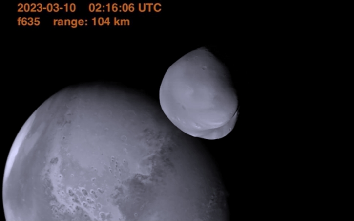 UAE Spacecraft Captures Detailed Photos of Mars